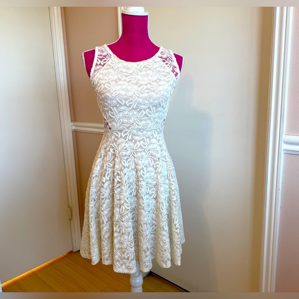 Aqua Women A-line Lace Dress, Ivory , Sleeveless, size S, Excellent Condition
